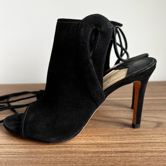 Shoes from Club Monaco (Isa Tapia). - Picture 3 of 8
